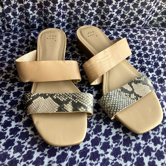 A New Day Ana Snake Print Tan Blush slip on low heel flats Sandals size 10 - Picture 1 of 12